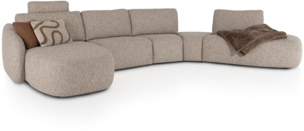 Merano hoekbank Xooon, uitgevoerd als Longchair links ronde arm - 1 zits zonder armen - triangel poef - triangel element met rug - ottoman, in stof Luton koper, standaard zitcomfort met armleuning A. Verkrijgbaar in diverse kleuren.